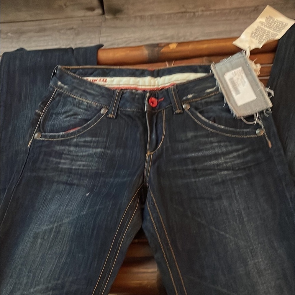 NWT . STAFF  Distressed Rare  28 / 32 Jeans .